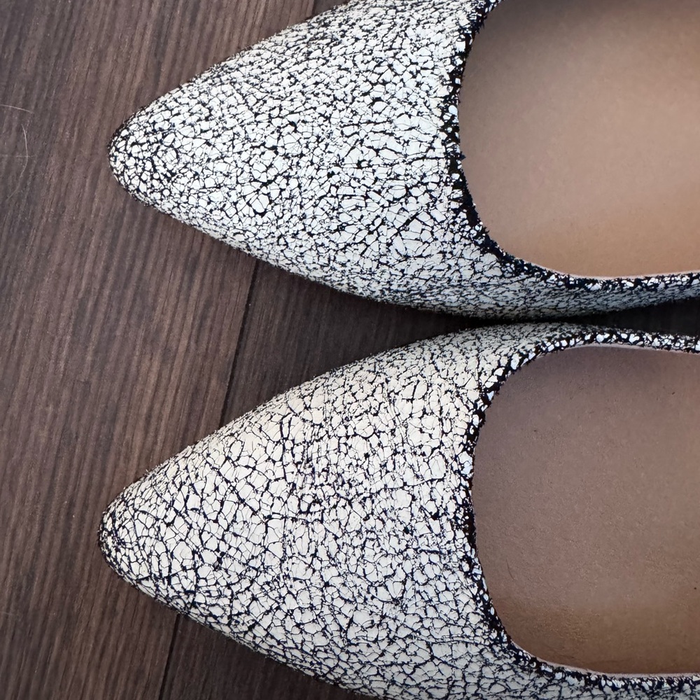 Dr. Scholl's Women's Speckled Flats in Black and White - Picture 2 of 3